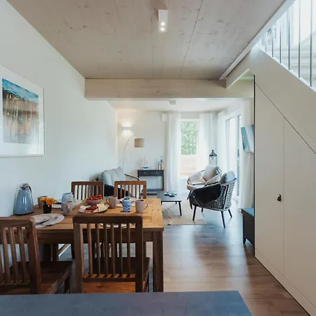 Skandinavisch Eingerichtetes Doppelhaus In Sagard