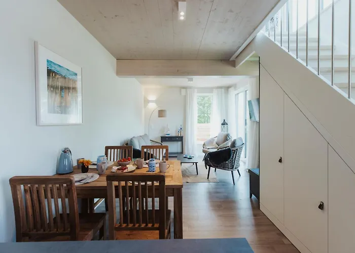Skandinavisch Eingerichtetes Doppelhaus In Sagard